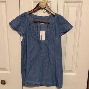NWT Women's Blue chambray flutter sleeve top